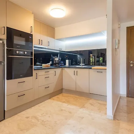 Lovely In With Heated Swimming Pool