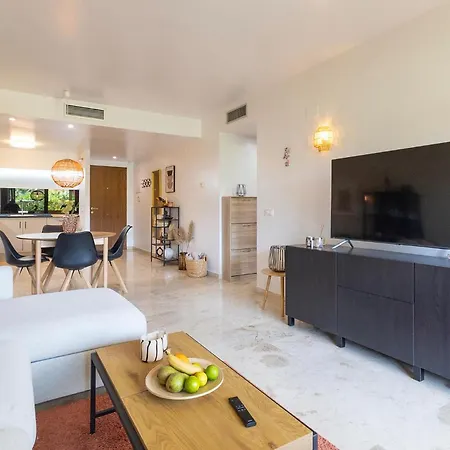 Lovely In With Heated Swimming Pool Apartment *