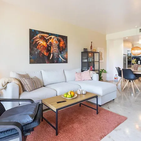 Lovely In With Heated Swimming Pool Apartment